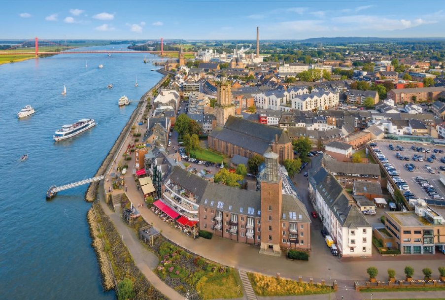 Die besondere Lage des Alten Hafen-Zollamtes direkt am Rhein